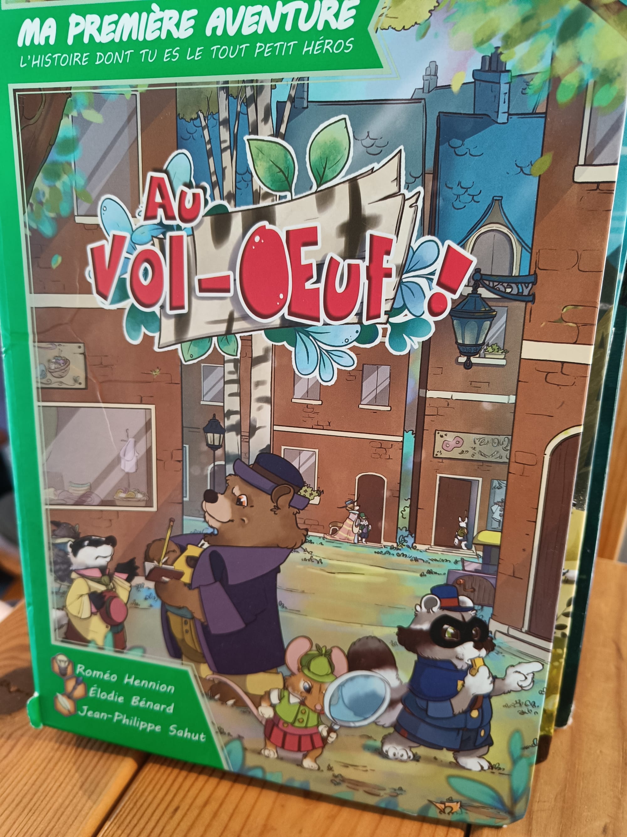 Couverture d'un livre "Au vol-œuf", de la collection "L'histoire dont tu es le tout petit héros".